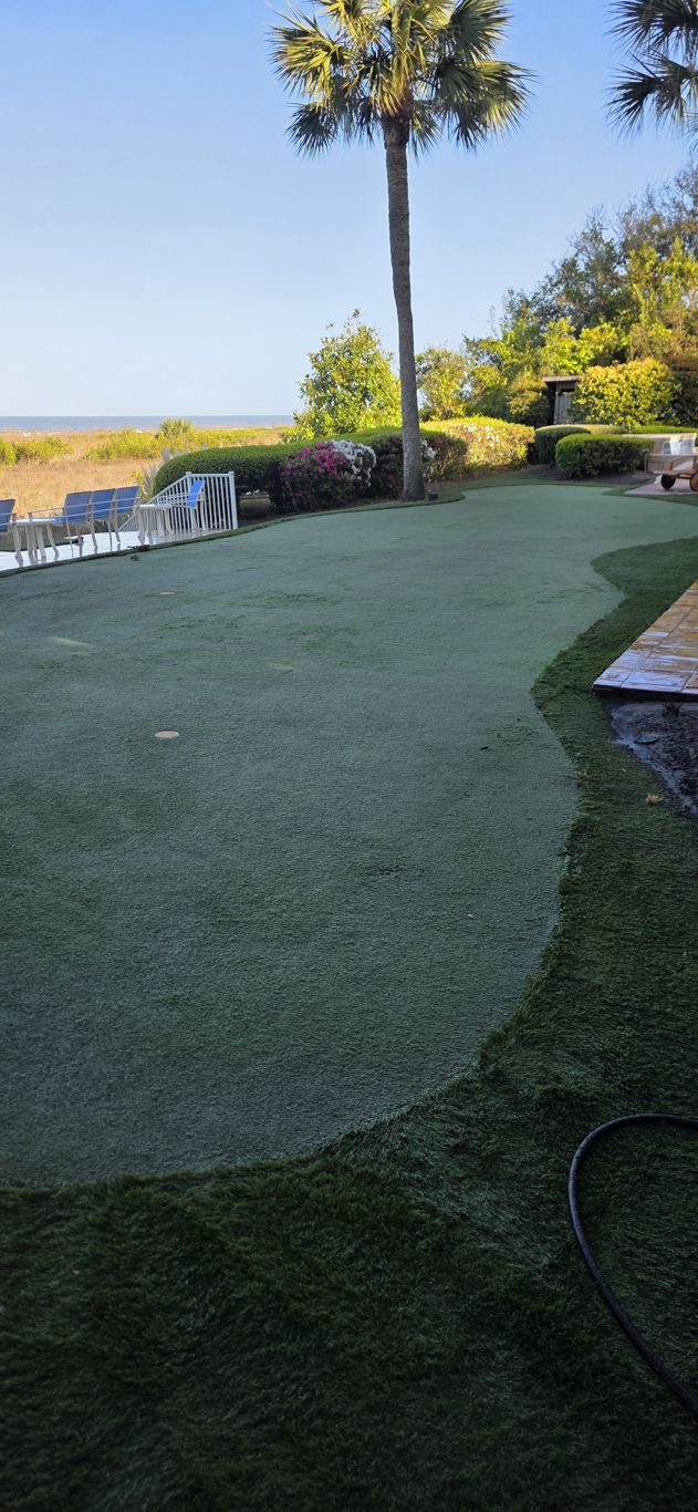 Oceanfront backyard putting green after turf cleaning in Hilton Head, SC